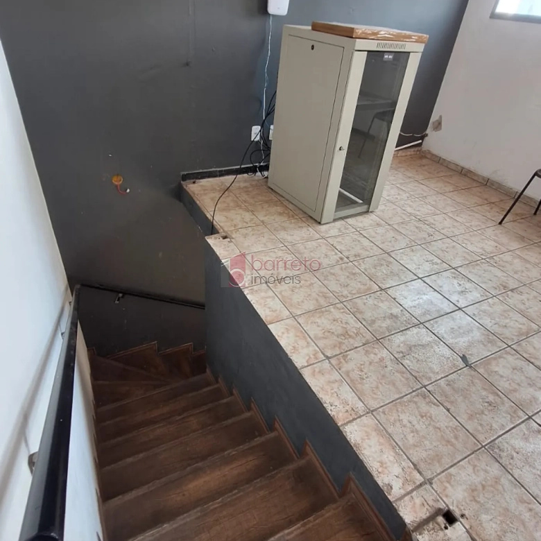 SALA COMERCIAL EM PISO SUPERIOR PARA LOCAÇÃO NA COLÔNIA – JUNDIAÍ/SP