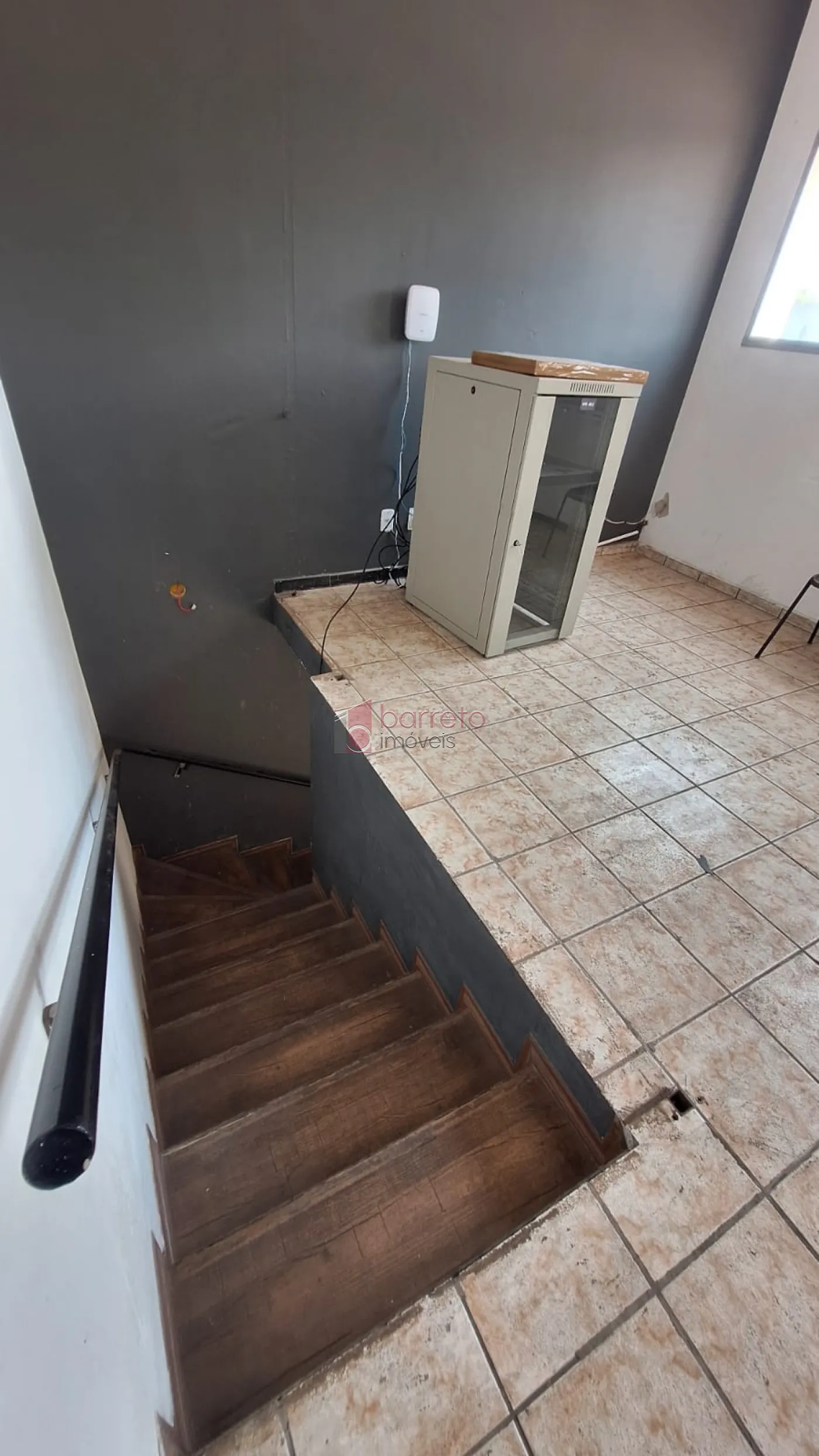 SALA COMERCIAL EM PISO SUPERIOR PARA LOCAÇÃO NA COLÔNIA – JUNDIAÍ/SP