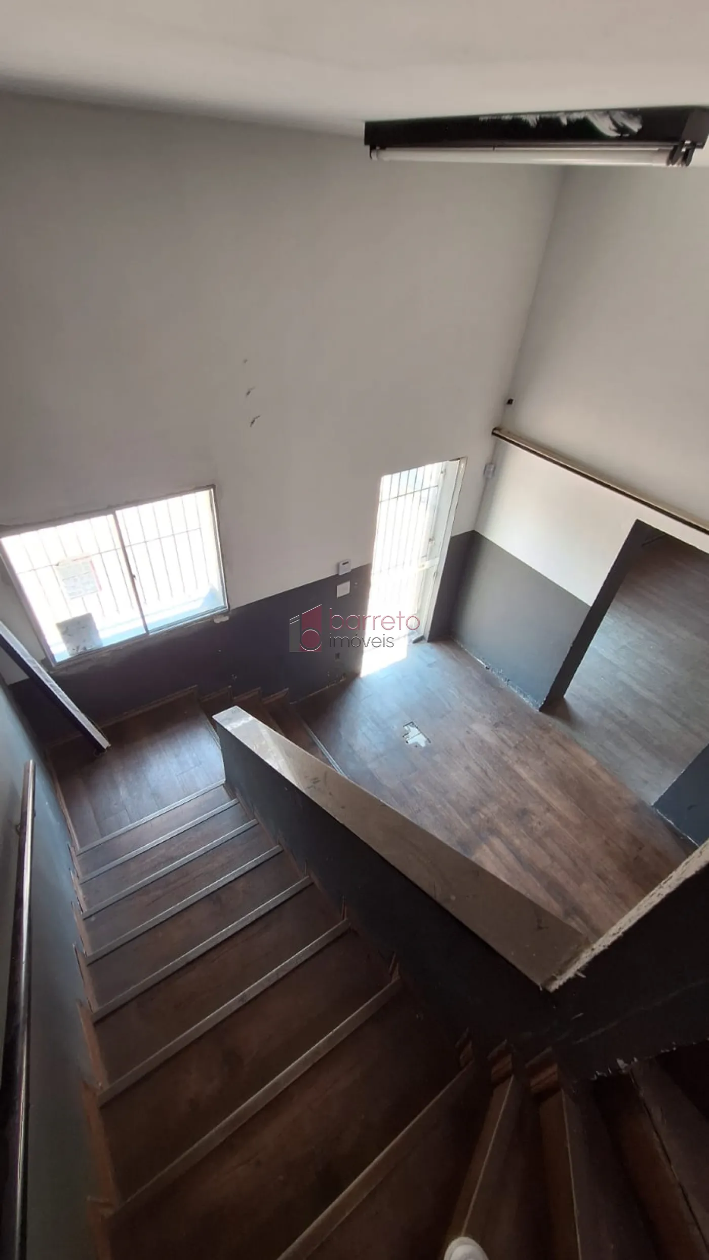 SALA COMERCIAL EM PISO SUPERIOR PARA LOCAÇÃO NA COLÔNIA – JUNDIAÍ/SP