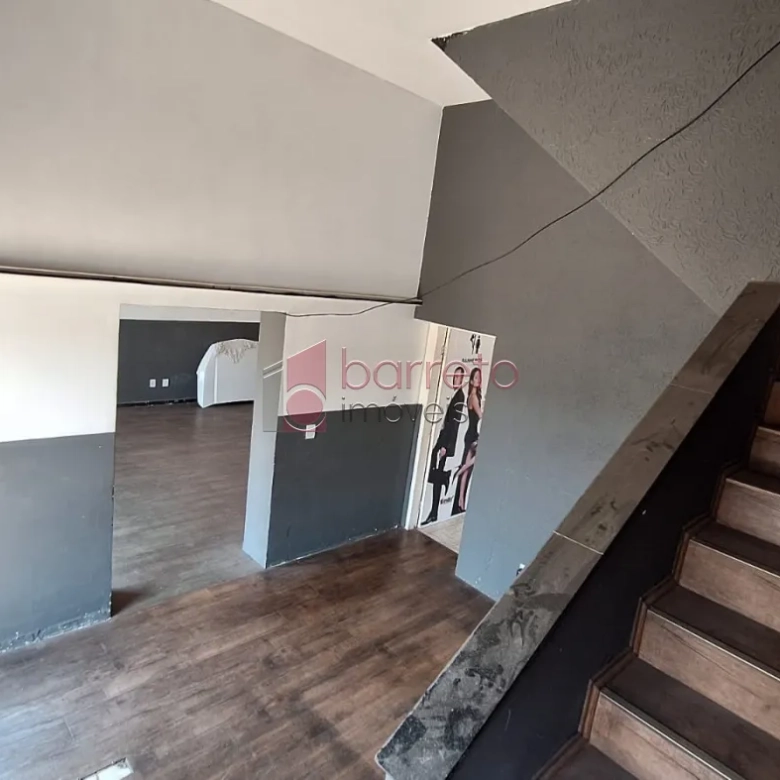 SALA COMERCIAL EM PISO SUPERIOR PARA LOCAÇÃO NA COLÔNIA – JUNDIAÍ/SP