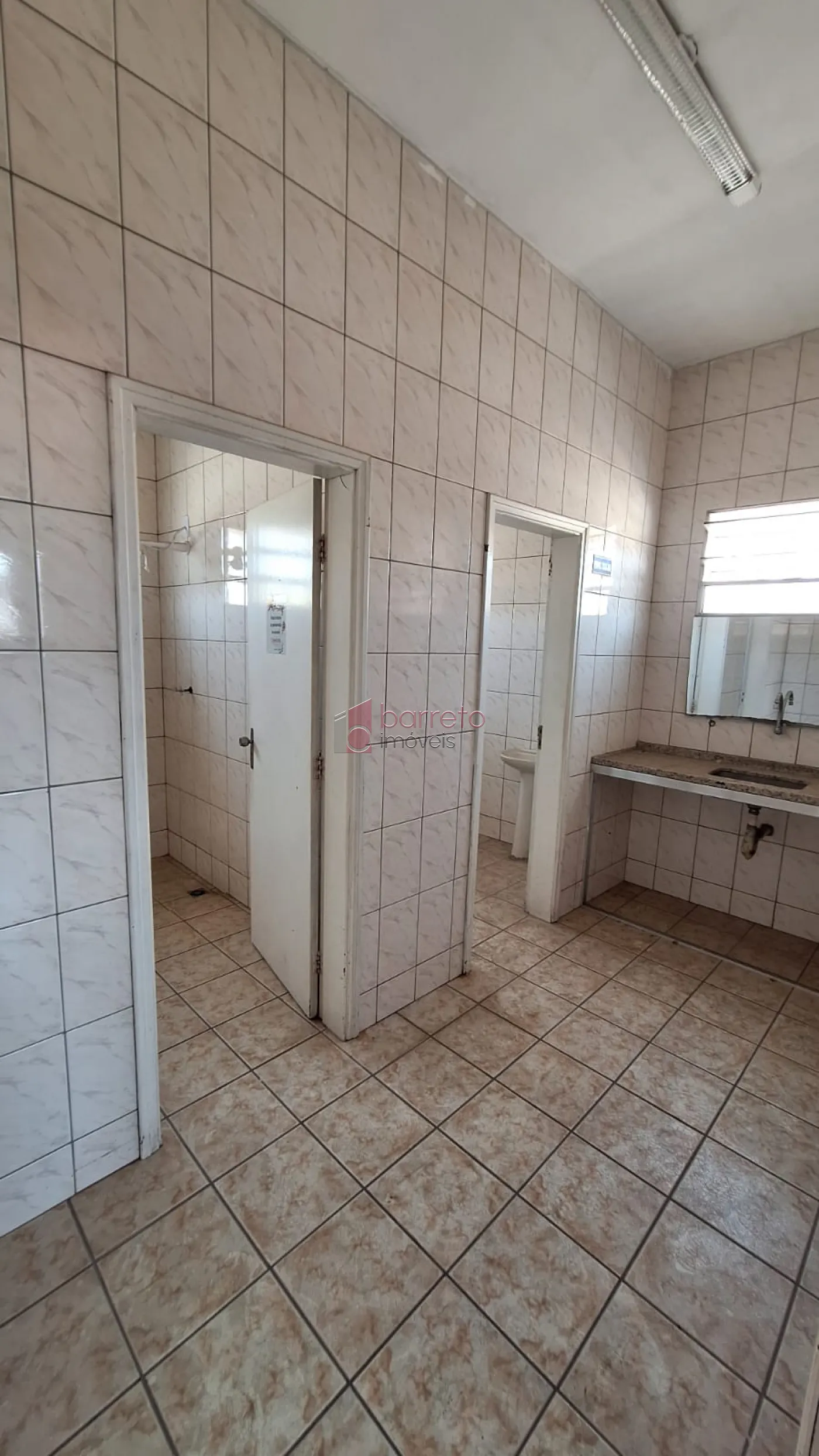 SALA COMERCIAL EM PISO SUPERIOR PARA LOCAÇÃO NA COLÔNIA – JUNDIAÍ/SP