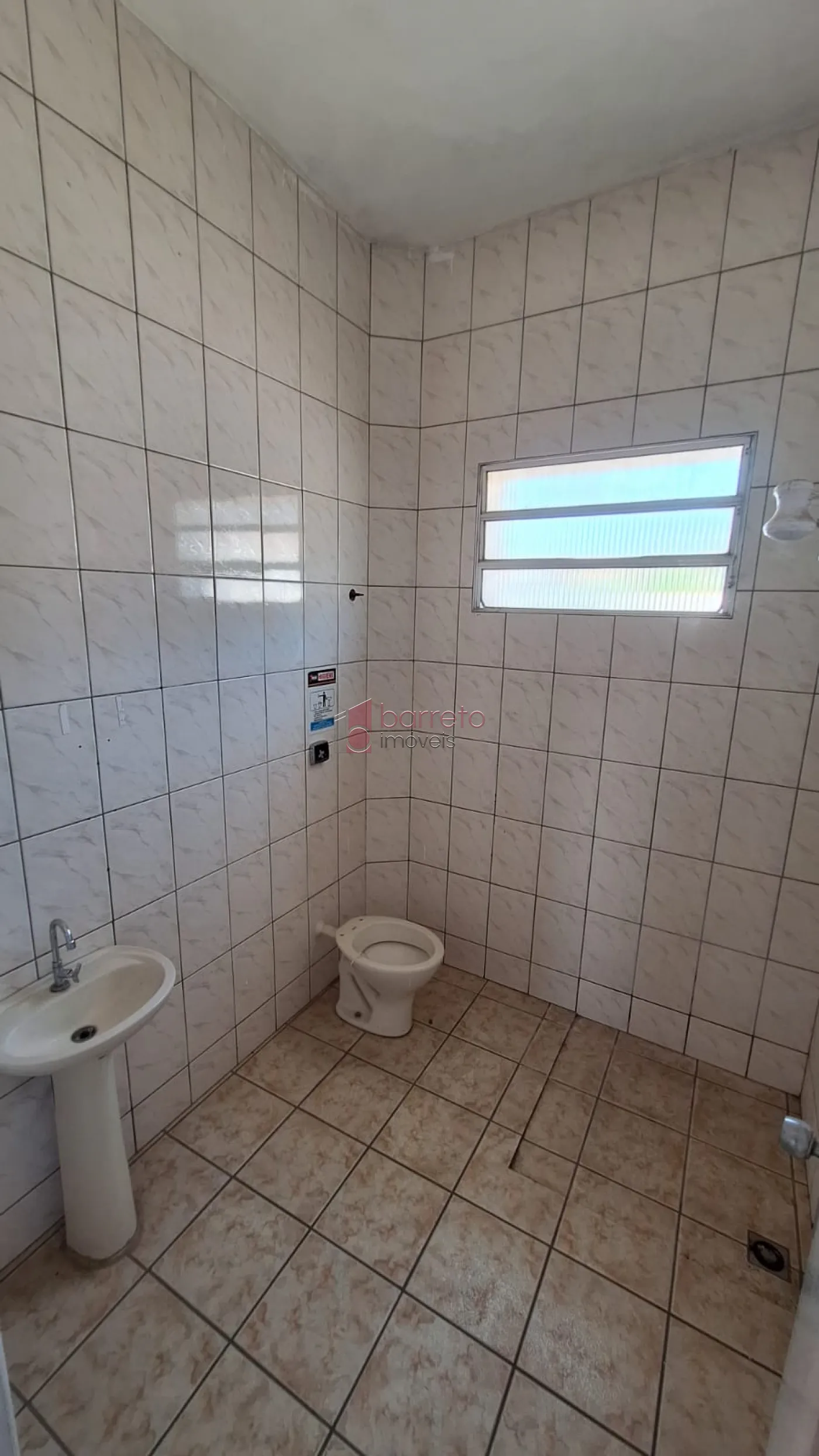 SALA COMERCIAL EM PISO SUPERIOR PARA LOCAÇÃO NA COLÔNIA – JUNDIAÍ/SP