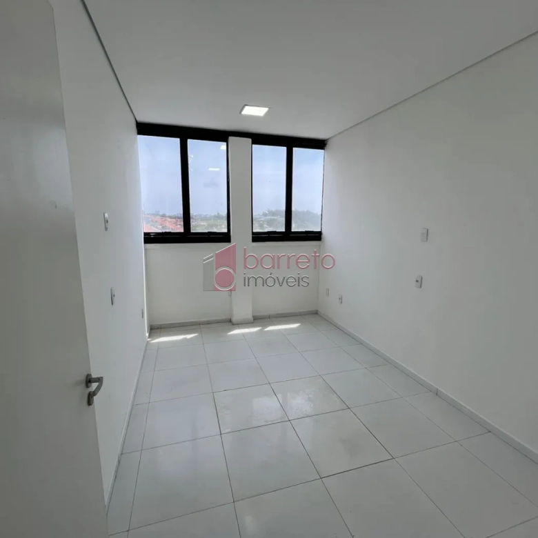 SALA COMERCIAL PARA LOCAÇÃO E VENDA NO PARQUE RESIDENCIAL ELOY CHAVES – JUNDIAÍ/SP