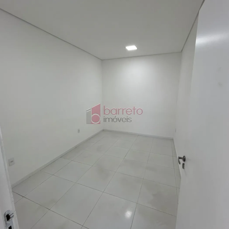 SALA COMERCIAL PARA LOCAÇÃO E VENDA NO PARQUE RESIDENCIAL ELOY CHAVES – JUNDIAÍ/SP