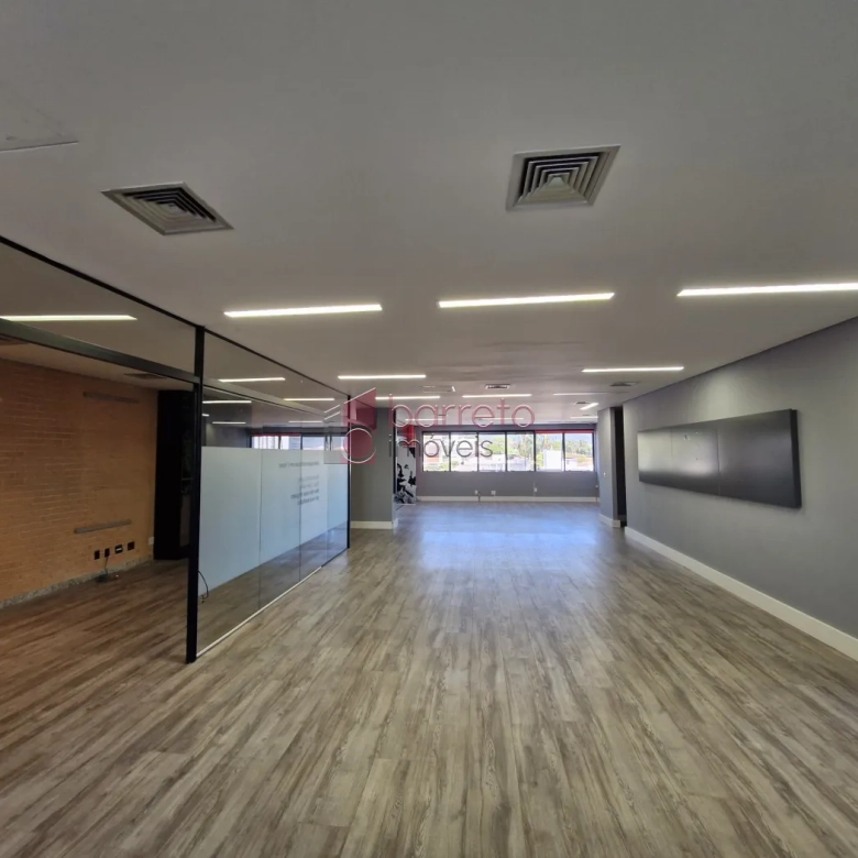 SALA COMERCIAL À VENDA NO EDIFÍCIO PARQUE DA UVA NO ANHANGABAÚ – JUNDIAÍ/SP