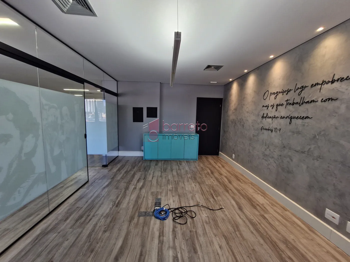 SALA COMERCIAL À  VENDA NO EDIFÍCIO PARQUE DA UVA NO ANHANGABAÚ – JUNDIAÍ/SP