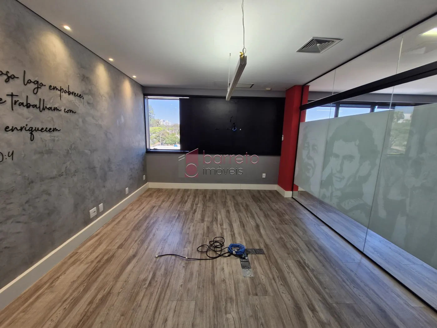 SALA COMERCIAL À  VENDA NO EDIFÍCIO PARQUE DA UVA NO ANHANGABAÚ – JUNDIAÍ/SP