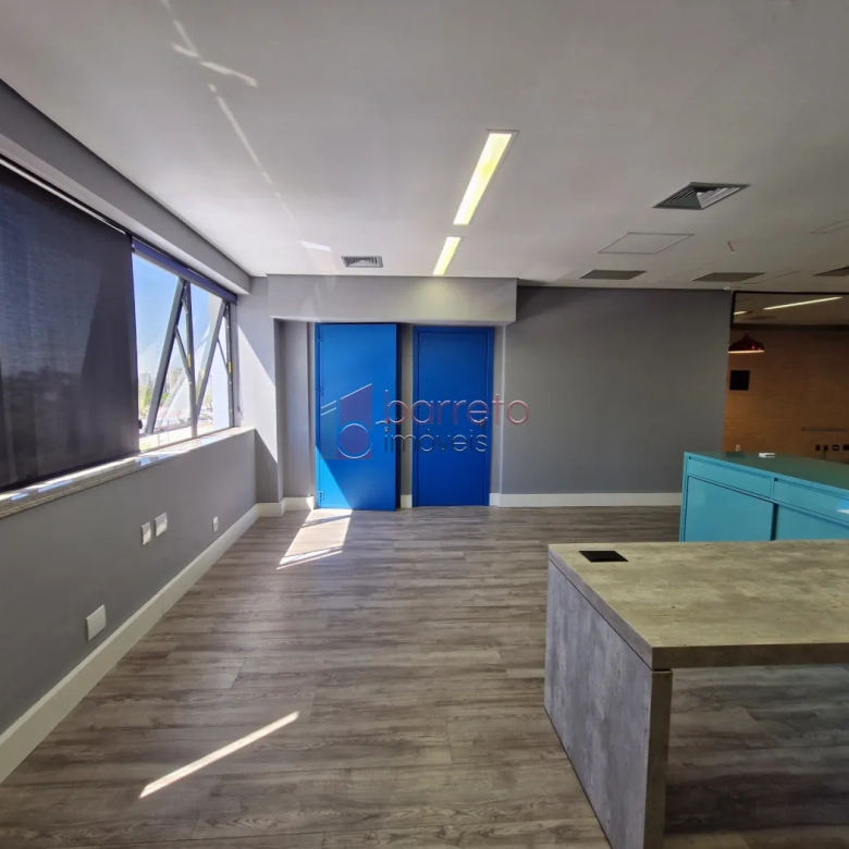 SALA COMERCIAL À  VENDA NO EDIFÍCIO PARQUE DA UVA NO ANHANGABAÚ – JUNDIAÍ/SP
