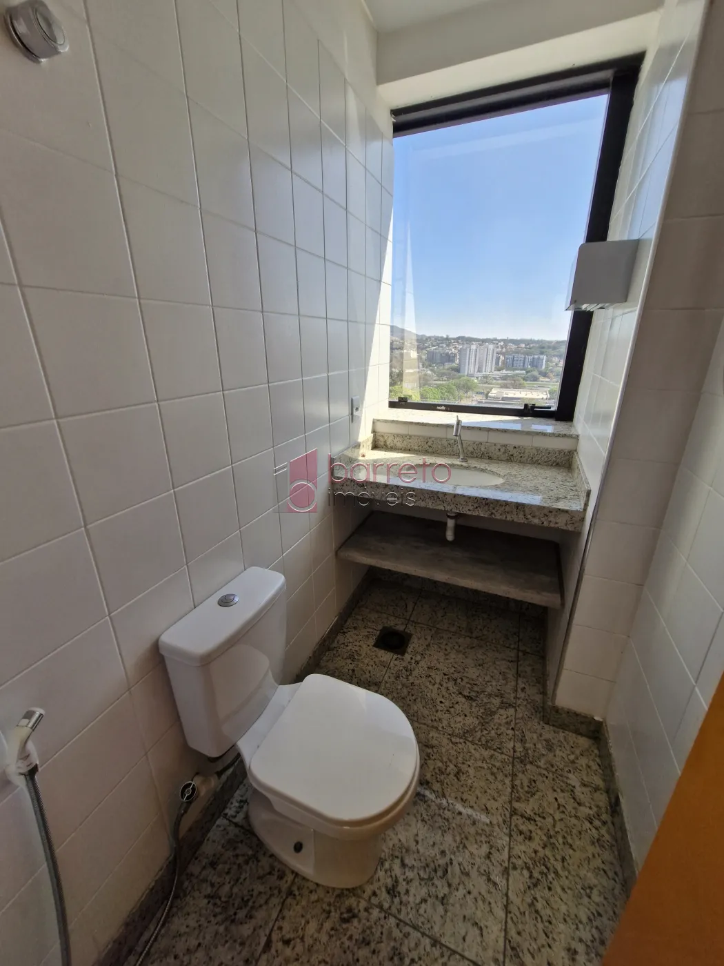 SALA COMERCIAL À  VENDA NO EDIFÍCIO PARQUE DA UVA NO ANHANGABAÚ – JUNDIAÍ/SP