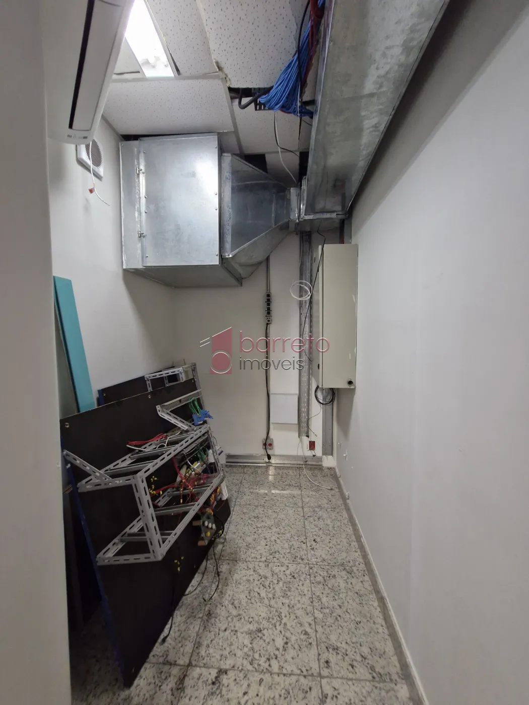 SALA COMERCIAL À  VENDA NO EDIFÍCIO PARQUE DA UVA NO ANHANGABAÚ – JUNDIAÍ/SP