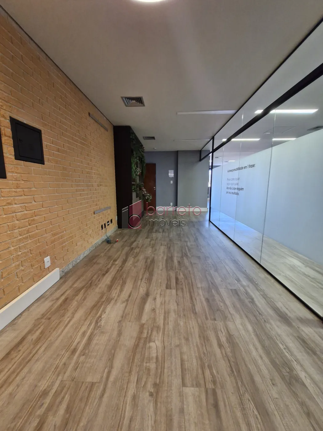 SALA COMERCIAL À  VENDA NO EDIFÍCIO PARQUE DA UVA NO ANHANGABAÚ – JUNDIAÍ/SP