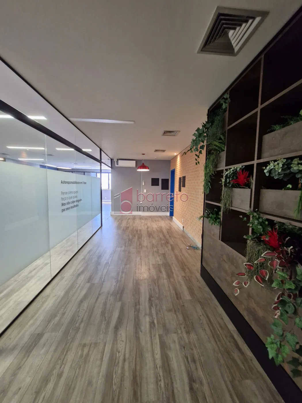 SALA COMERCIAL À  VENDA NO EDIFÍCIO PARQUE DA UVA NO ANHANGABAÚ – JUNDIAÍ/SP