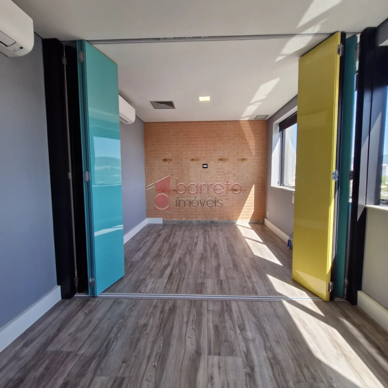 SALA COMERCIAL À  VENDA NO EDIFÍCIO PARQUE DA UVA NO ANHANGABAÚ – JUNDIAÍ/SP