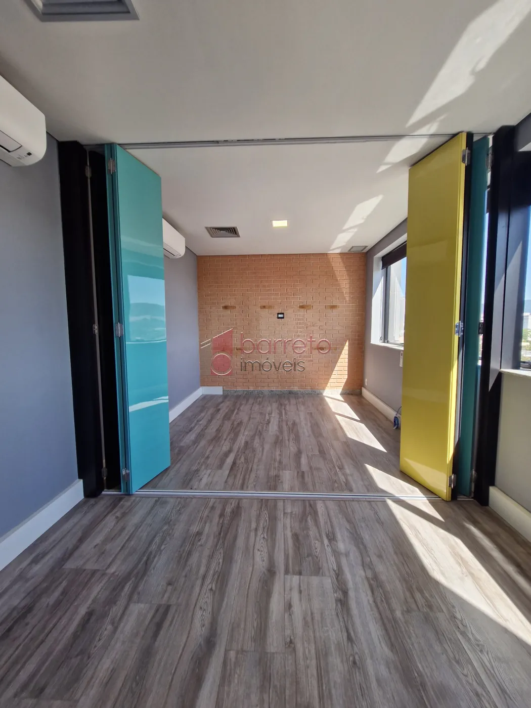 SALA COMERCIAL À  VENDA NO EDIFÍCIO PARQUE DA UVA NO ANHANGABAÚ – JUNDIAÍ/SP
