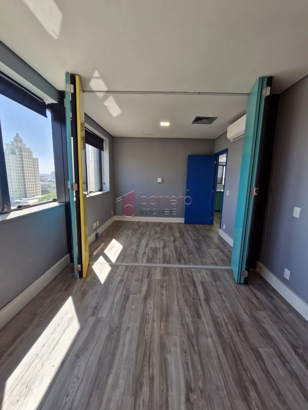 SALA COMERCIAL À  VENDA NO EDIFÍCIO PARQUE DA UVA NO ANHANGABAÚ – JUNDIAÍ/SP