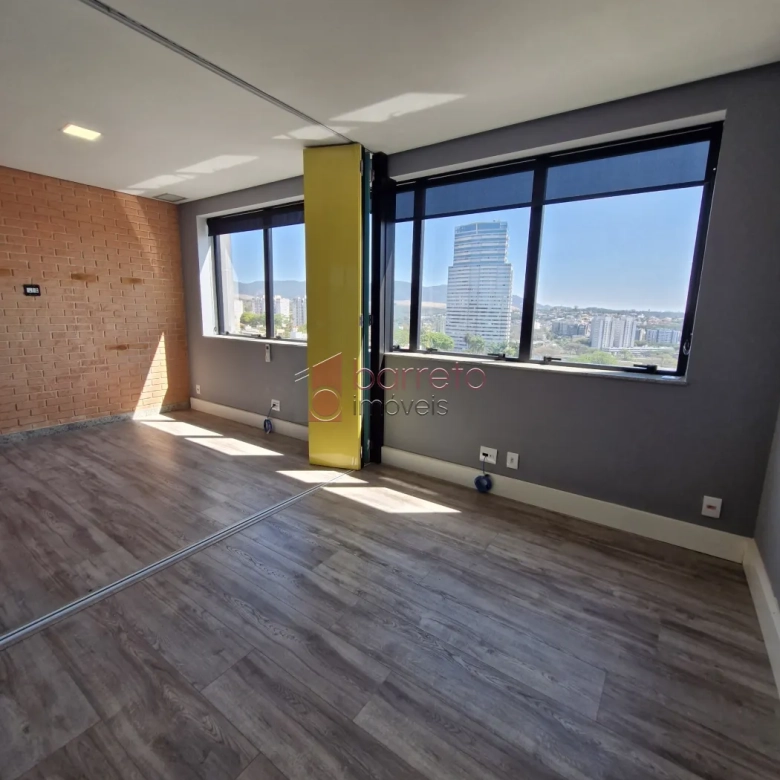 SALA COMERCIAL À  VENDA NO EDIFÍCIO PARQUE DA UVA NO ANHANGABAÚ – JUNDIAÍ/SP
