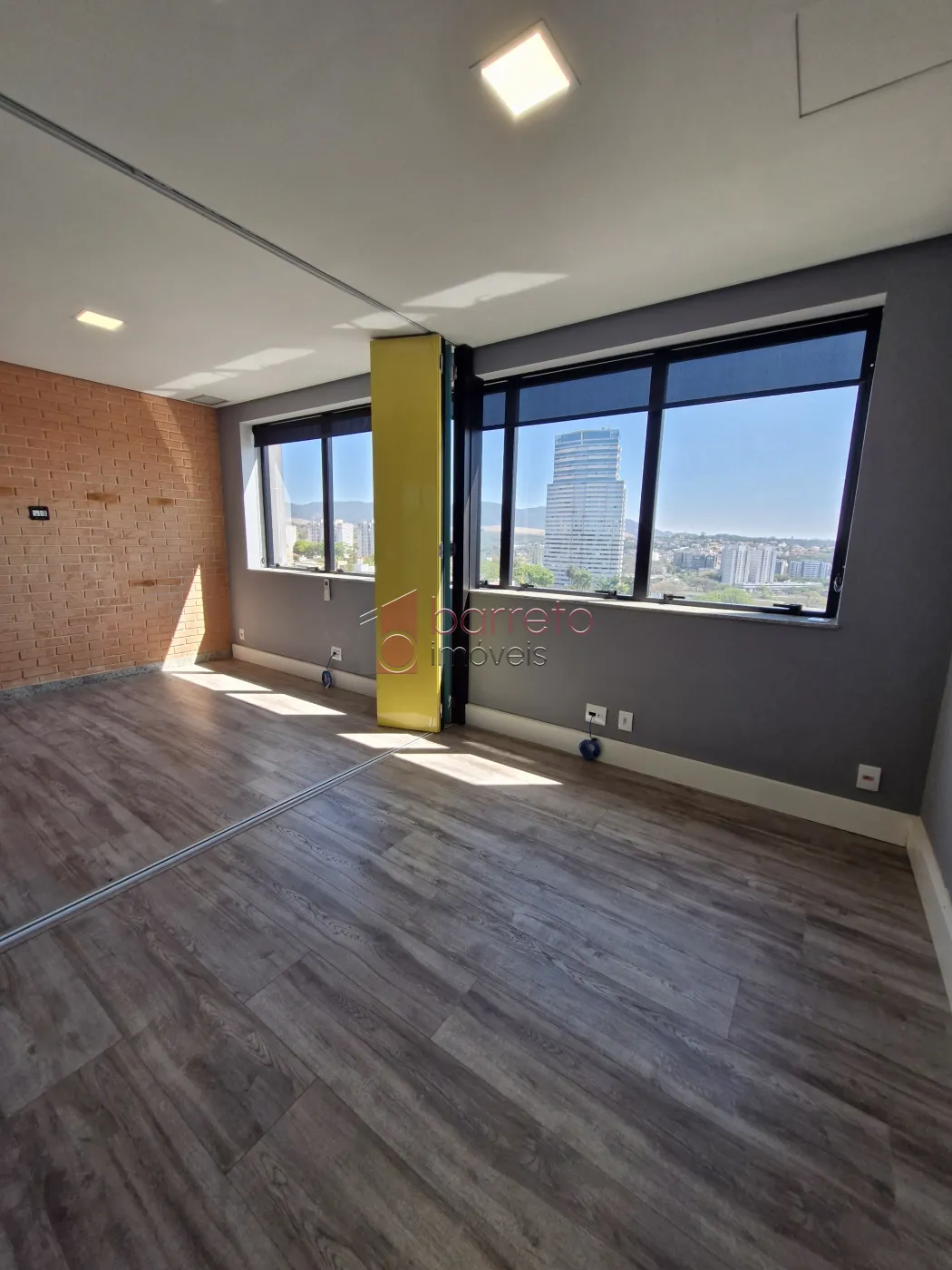 SALA COMERCIAL À  VENDA NO EDIFÍCIO PARQUE DA UVA NO ANHANGABAÚ – JUNDIAÍ/SP
