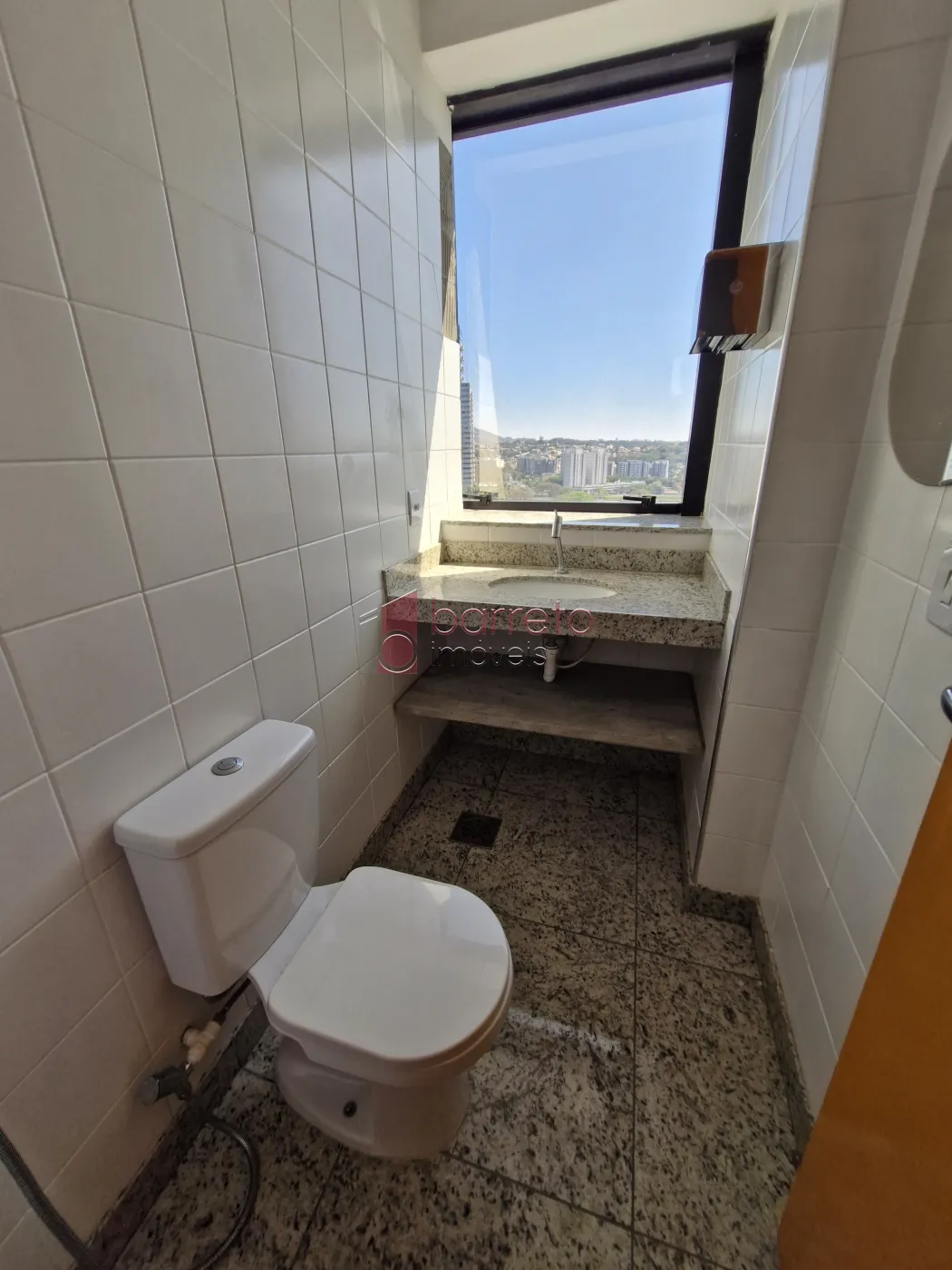 SALA COMERCIAL À  VENDA NO EDIFÍCIO PARQUE DA UVA NO ANHANGABAÚ – JUNDIAÍ/SP