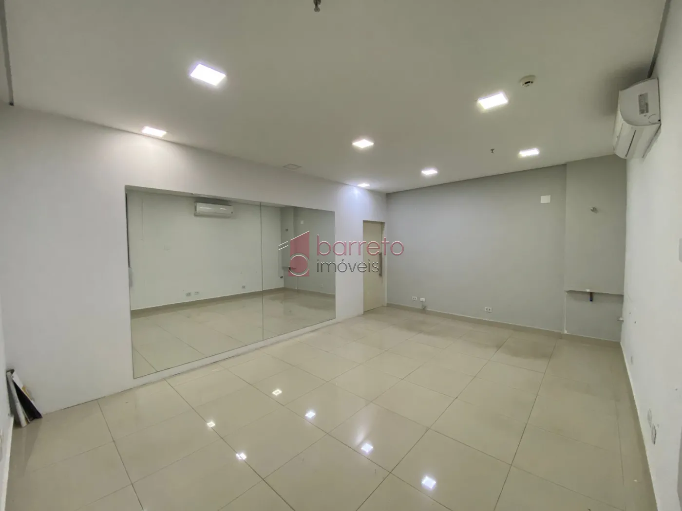SALA COMERCIAL PARA VENDA E LOCAÇÃO NO CONDOMÍNIO GOLDEN OFFICE – JUNDIAÍ/SP
