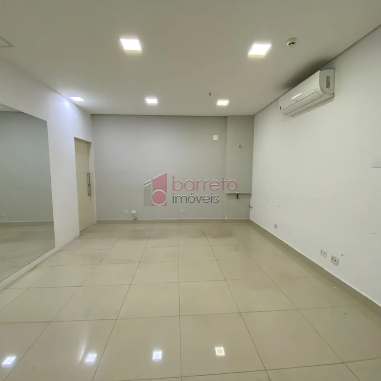 SALA COMERCIAL PARA VENDA E LOCAÇÃO NO CONDOMÍNIO GOLDEN OFFICE – JUNDIAÍ/SP