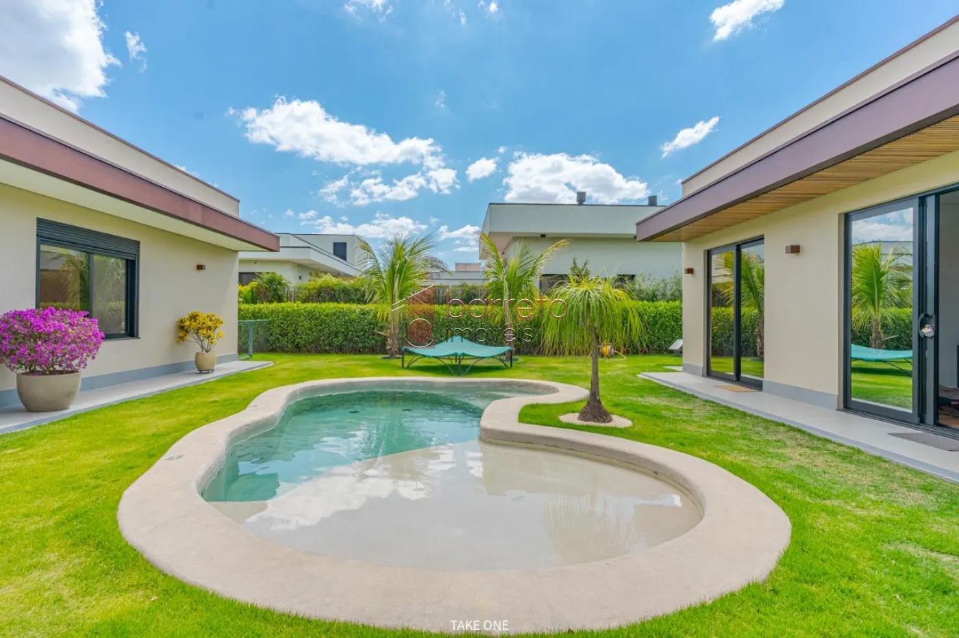CASA TÉRREA À VENDA NO CONDOMÍNIO PORTAL JAPY GOLF CLUB EM CABREÚVA/SP