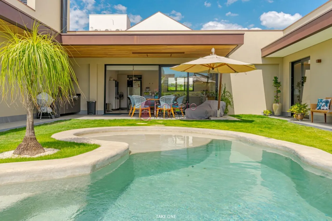 CASA TÉRREA À VENDA NO CONDOMÍNIO PORTAL JAPY GOLF CLUB EM CABREÚVA/SP