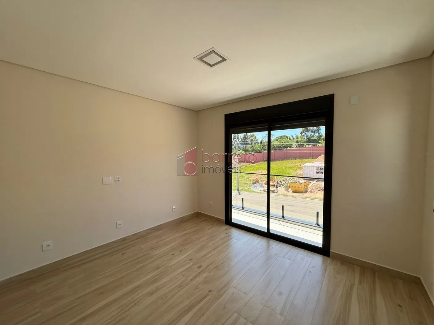 CASA SOBRADO COM 03 SUÍTES À VENDA NO CONDOMÍNIO VILLAGIO AZZURE – ITUPEVA/SP