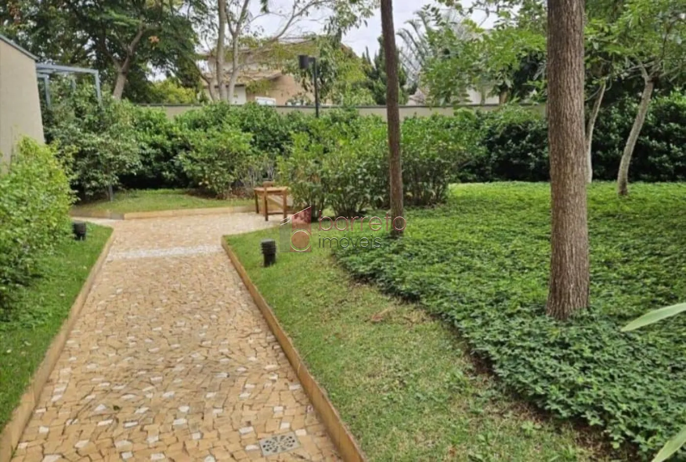 APARTAMENTO COM 04 SUÍTES À VENDA E LOCAÇÃO NO CONDOMÍNIO GIVERNY – JUNDIAÍ/SP