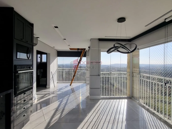 FINA COBERTURA COM VISTA PANORÂMICA À VENDA NO CONDOMÍNIO BOSQUE DOS JURITIS – BAIRRO MEDEIROS – JUNDIAÍ/SP