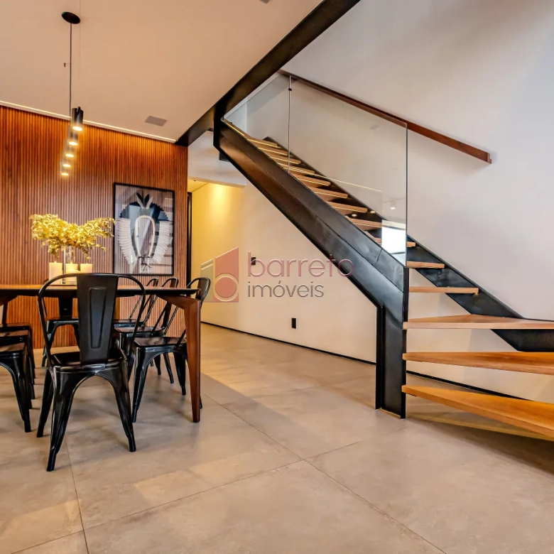 CASA TÉRREA COM MEZANINO MOBILIADA À VENDA – 03 QUARTOS – BRISAS DA MATA – JUNDIAÍ/SP