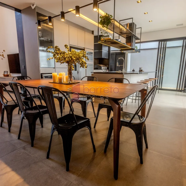 CASA TÉRREA COM MEZANINO MOBILIADA À VENDA – 03 QUARTOS – BRISAS DA MATA – JUNDIAÍ/SP