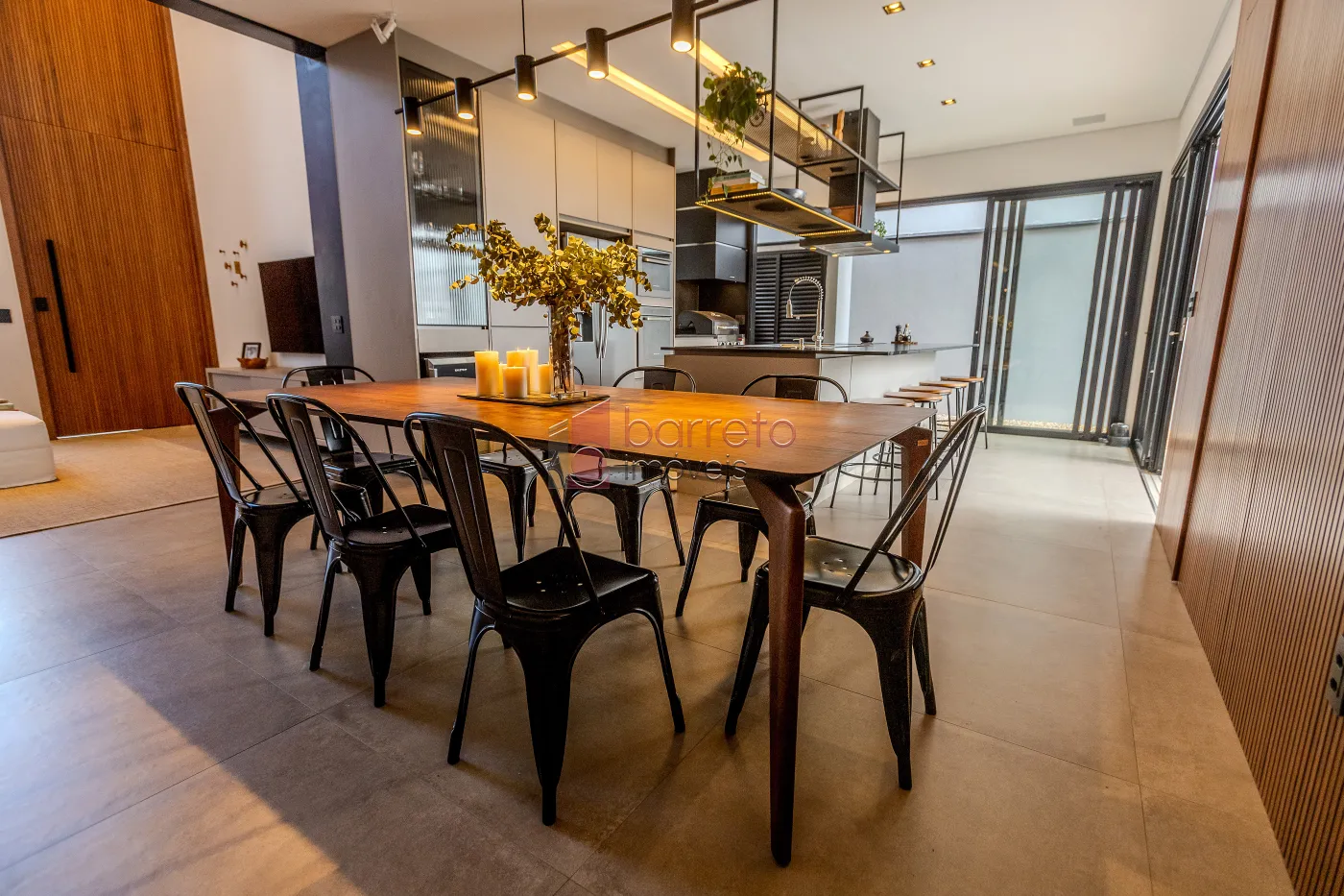 CASA TÉRREA COM MEZANINO MOBILIADA À VENDA – 03 QUARTOS – BRISAS DA MATA – JUNDIAÍ/SP