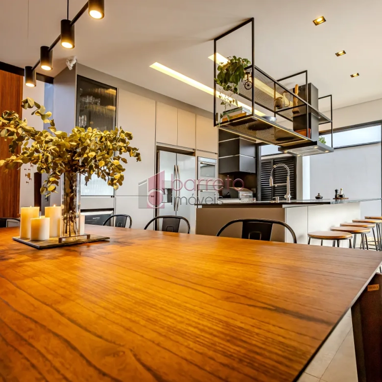 CASA TÉRREA COM MEZANINO MOBILIADA À VENDA – 03 QUARTOS – BRISAS DA MATA – JUNDIAÍ/SP