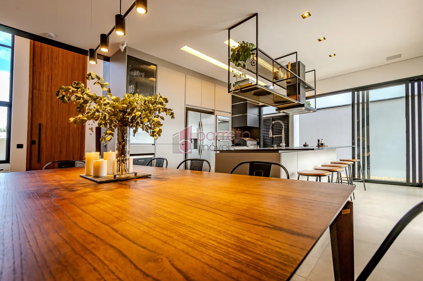 CASA TÉRREA COM MEZANINO MOBILIADA À VENDA – 03 QUARTOS – BRISAS DA MATA – JUNDIAÍ/SP