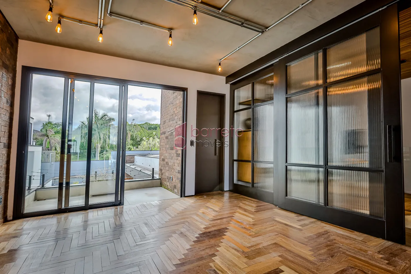 CASA TÉRREA COM MEZANINO MOBILIADA À VENDA – 03 QUARTOS – BRISAS DA MATA – JUNDIAÍ/SP