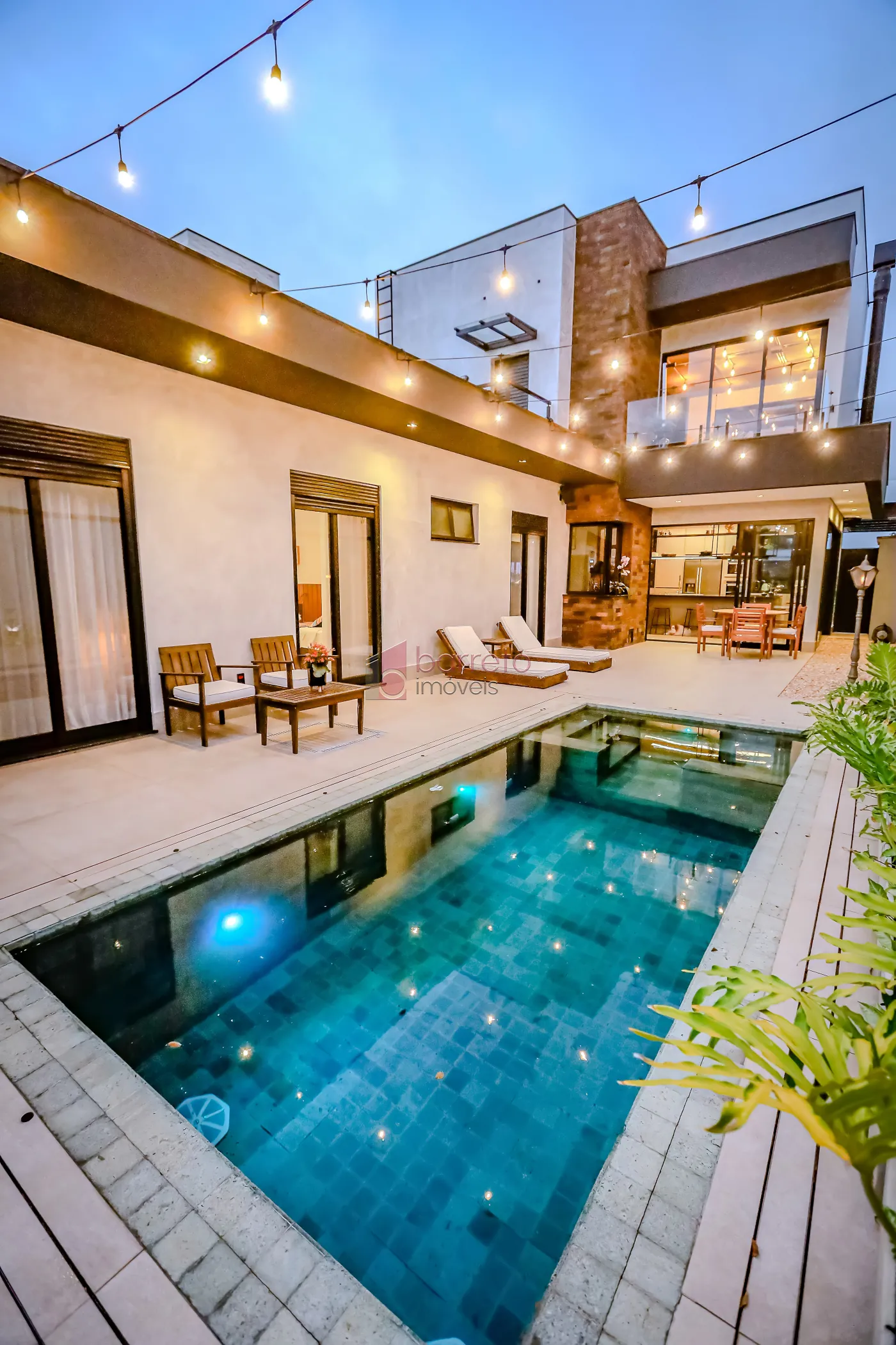 CASA TÉRREA COM MEZANINO MOBILIADA À VENDA – 03 QUARTOS – BRISAS DA MATA – JUNDIAÍ/SP