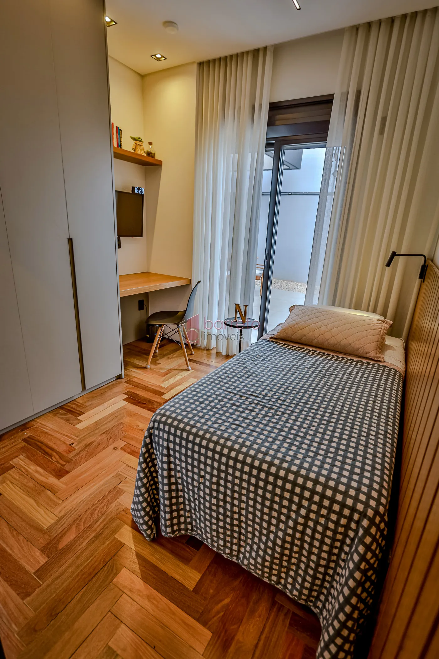 CASA TÉRREA COM MEZANINO MOBILIADA À VENDA – 03 QUARTOS – BRISAS DA MATA – JUNDIAÍ/SP
