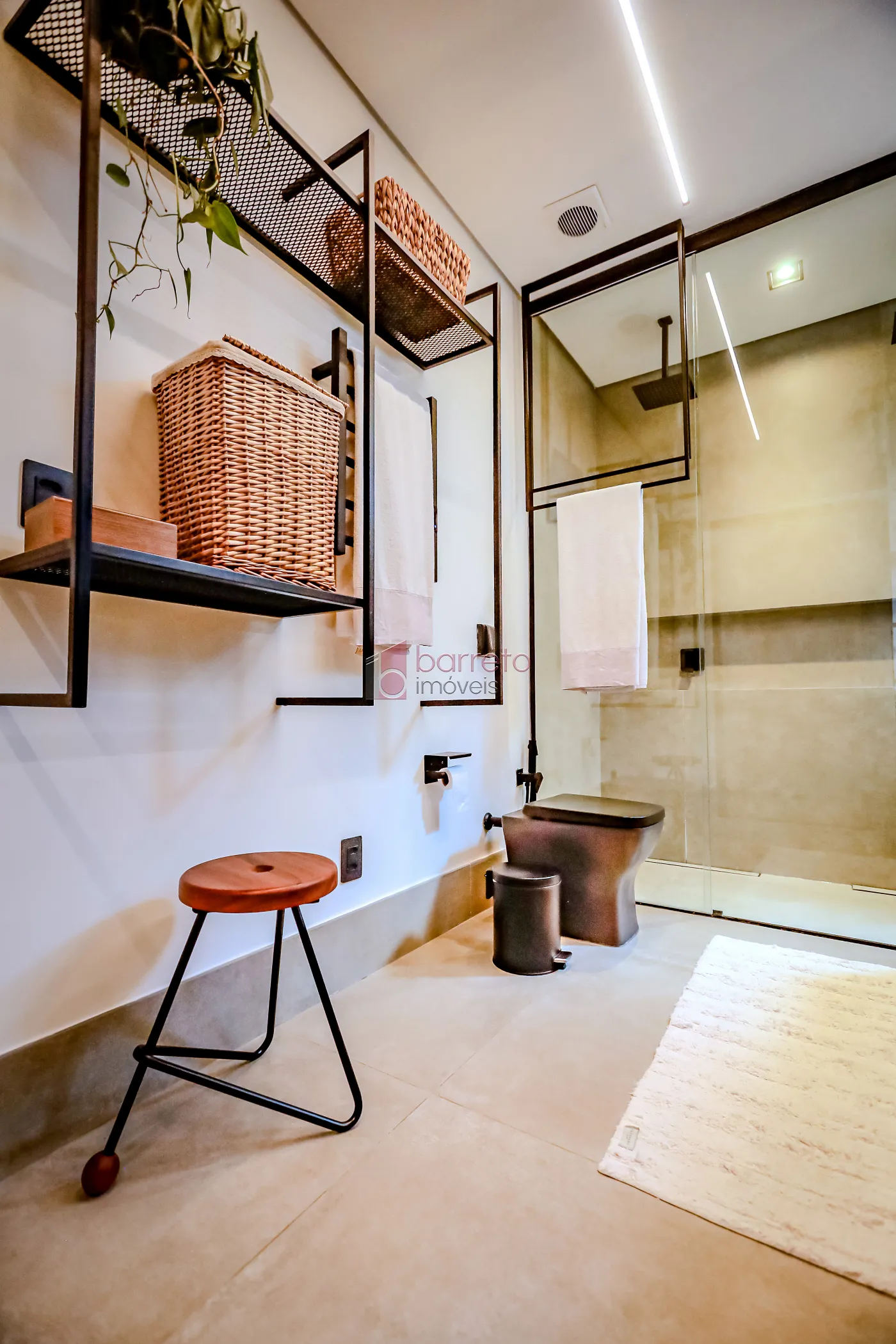 CASA TÉRREA COM MEZANINO MOBILIADA À VENDA – 03 QUARTOS – BRISAS DA MATA – JUNDIAÍ/SP