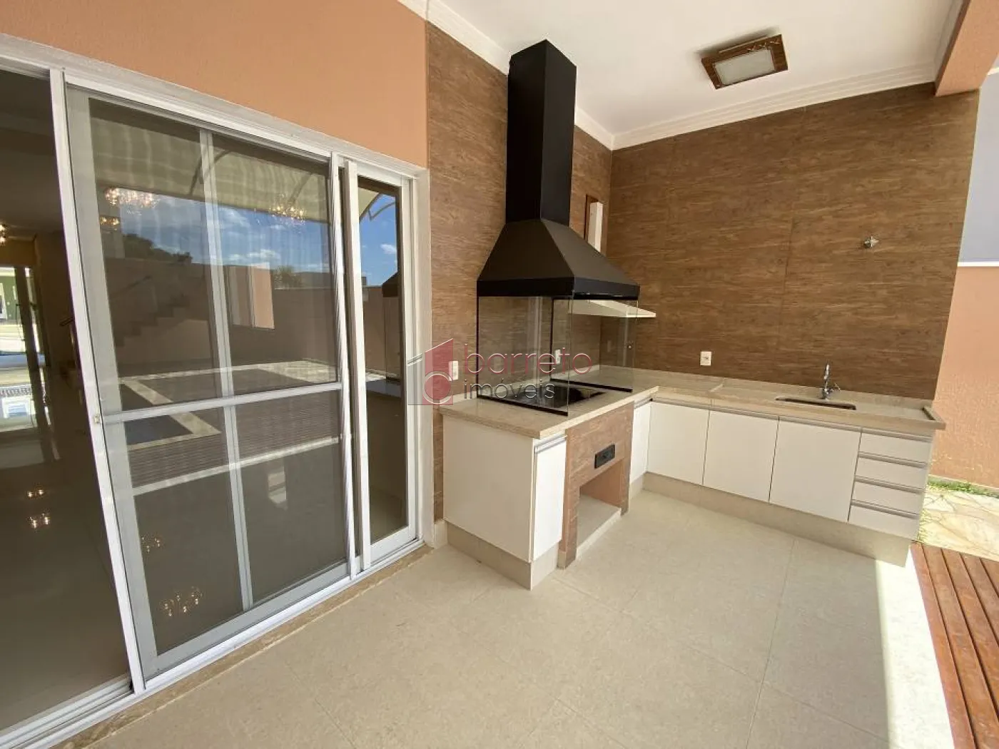 CASA COM 3 SUÍTES À VENDA NO CONDOMÍNIO BOSQUE DOS JATOBÁS – JUNDIAÍ/SP