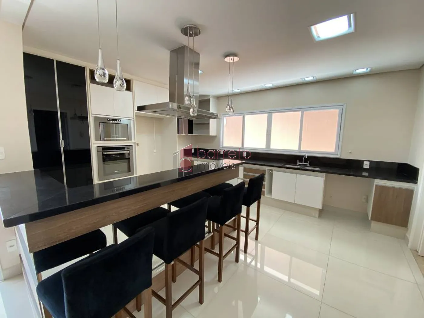 CASA COM 3 SUÍTES À VENDA NO CONDOMÍNIO BOSQUE DOS JATOBÁS – JUNDIAÍ/SP