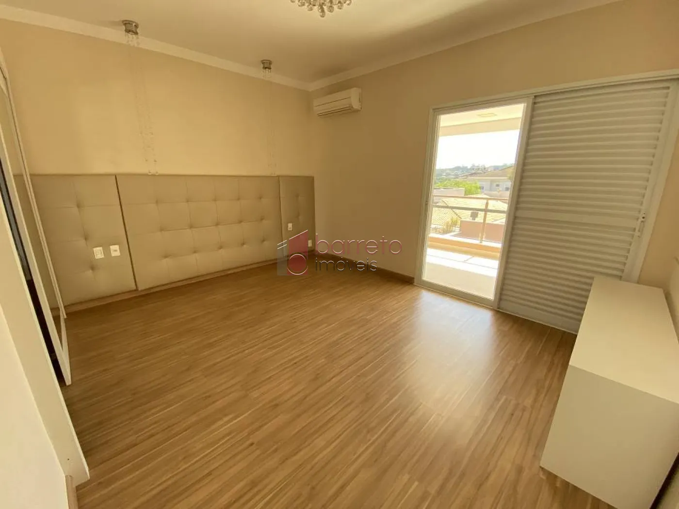 CASA COM 3 SUÍTES À VENDA NO CONDOMÍNIO BOSQUE DOS JATOBÁS – JUNDIAÍ/SP