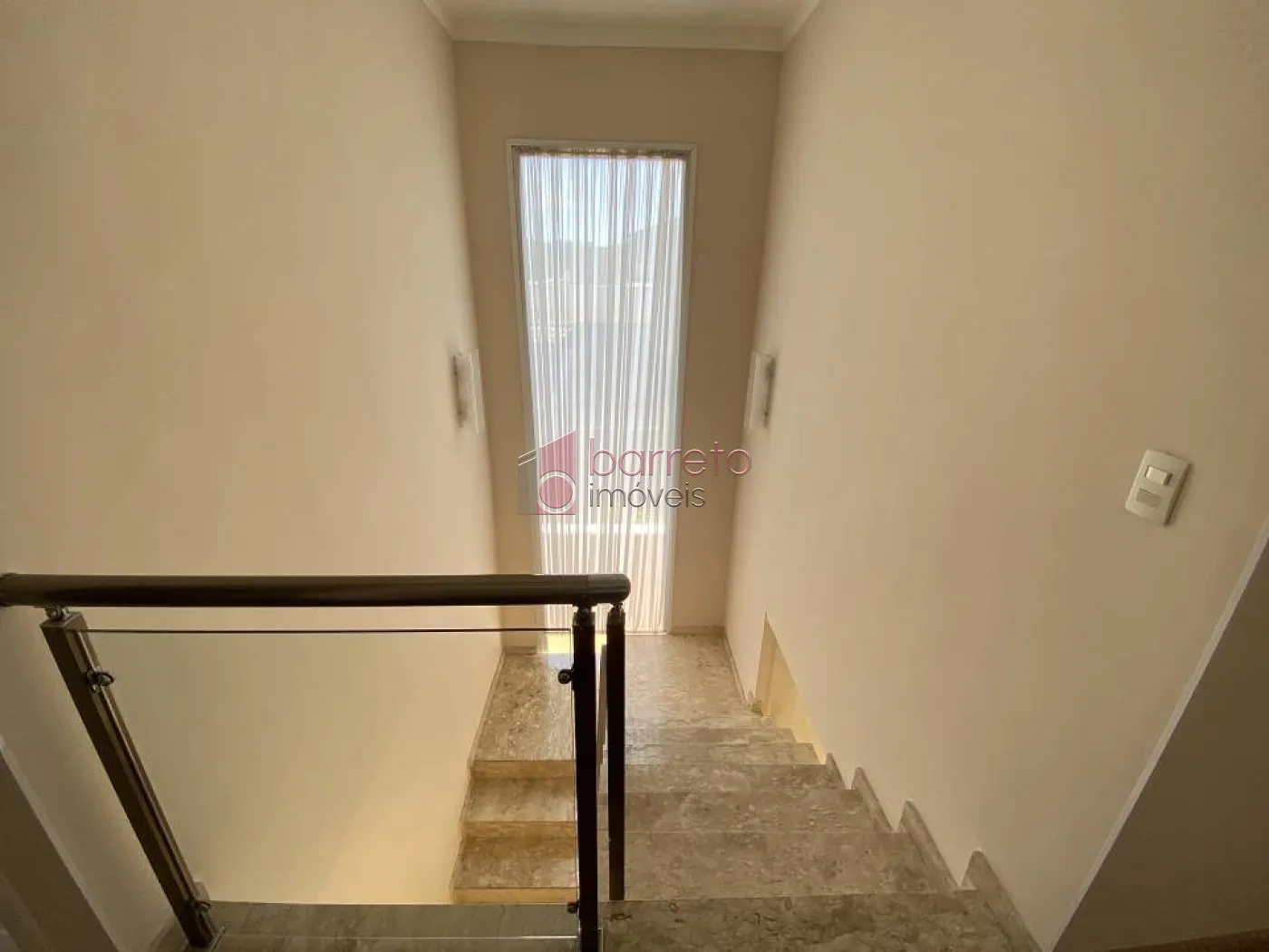 CASA COM 3 SUÍTES À VENDA NO CONDOMÍNIO BOSQUE DOS JATOBÁS – JUNDIAÍ/SP