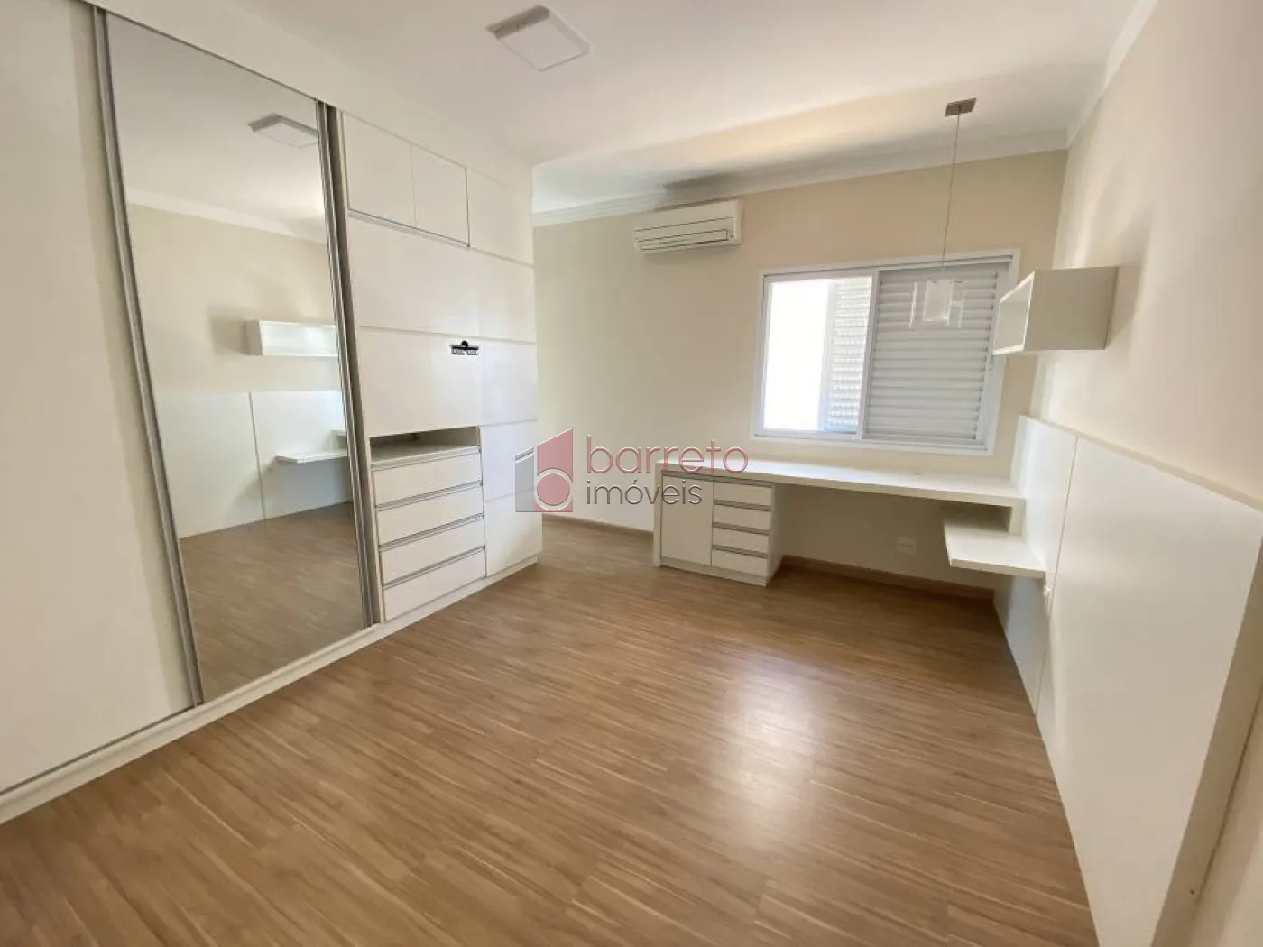 CASA COM 3 SUÍTES À VENDA NO CONDOMÍNIO BOSQUE DOS JATOBÁS – JUNDIAÍ/SP