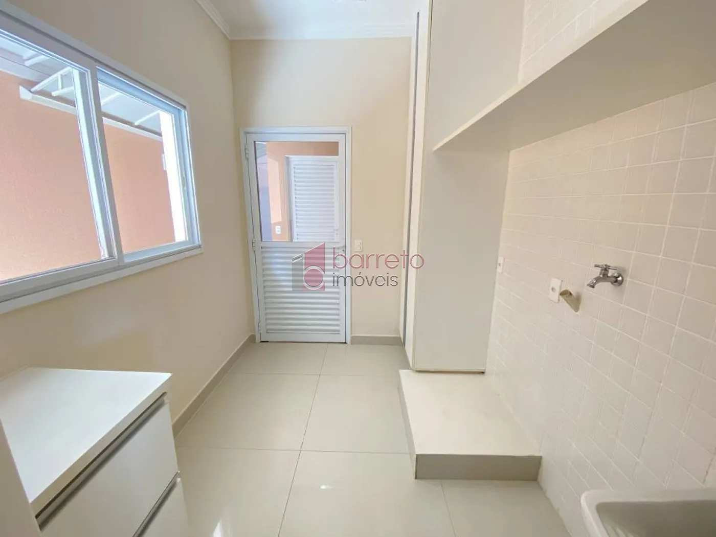 CASA COM 3 SUÍTES À VENDA NO CONDOMÍNIO BOSQUE DOS JATOBÁS – JUNDIAÍ/SP
