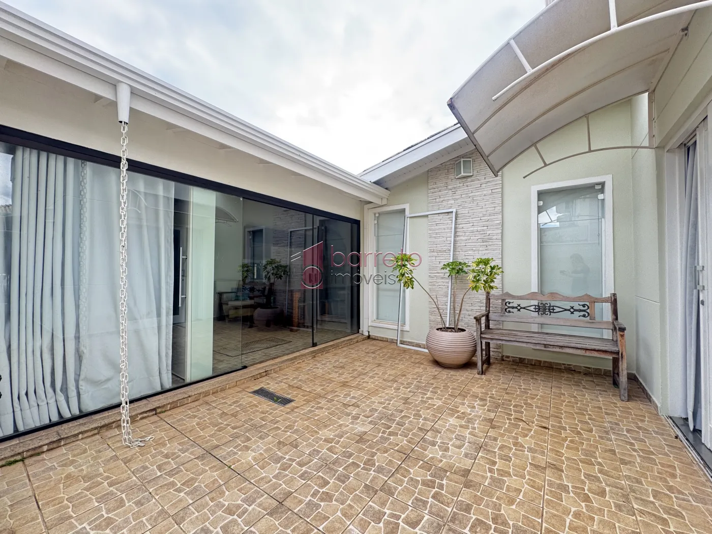 SOBRADO À VENDA – 03 QUARTOS – VILA DAS PALMEIRAS – JUNDIAÍ/SP