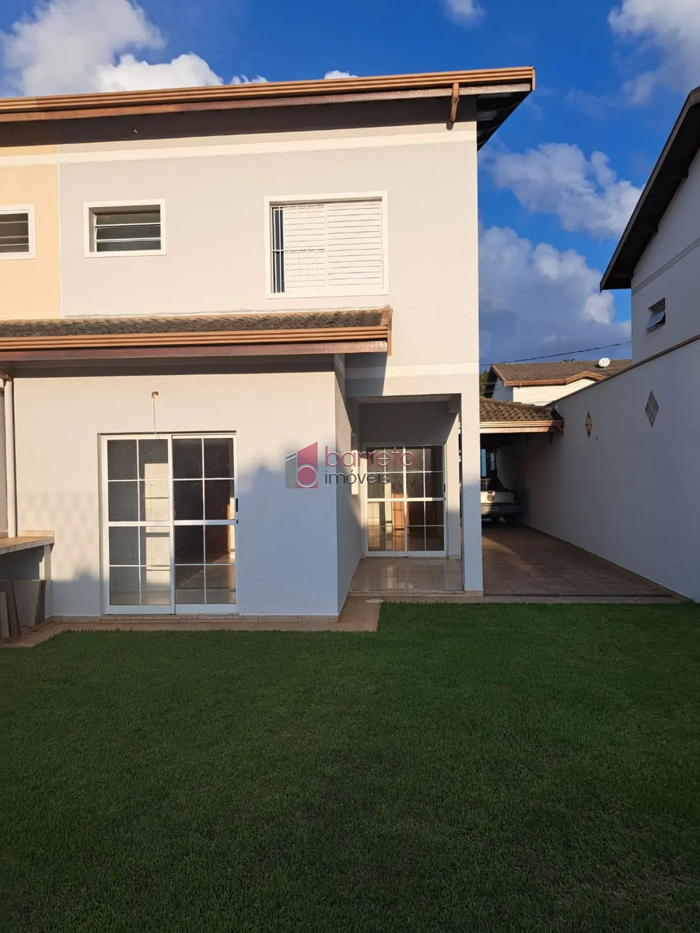 SOBRADO COM 03 DORMITÓRIOS À VENDA NO RESIDENCIAL CASONI EM JUNDIAÍ/SP
