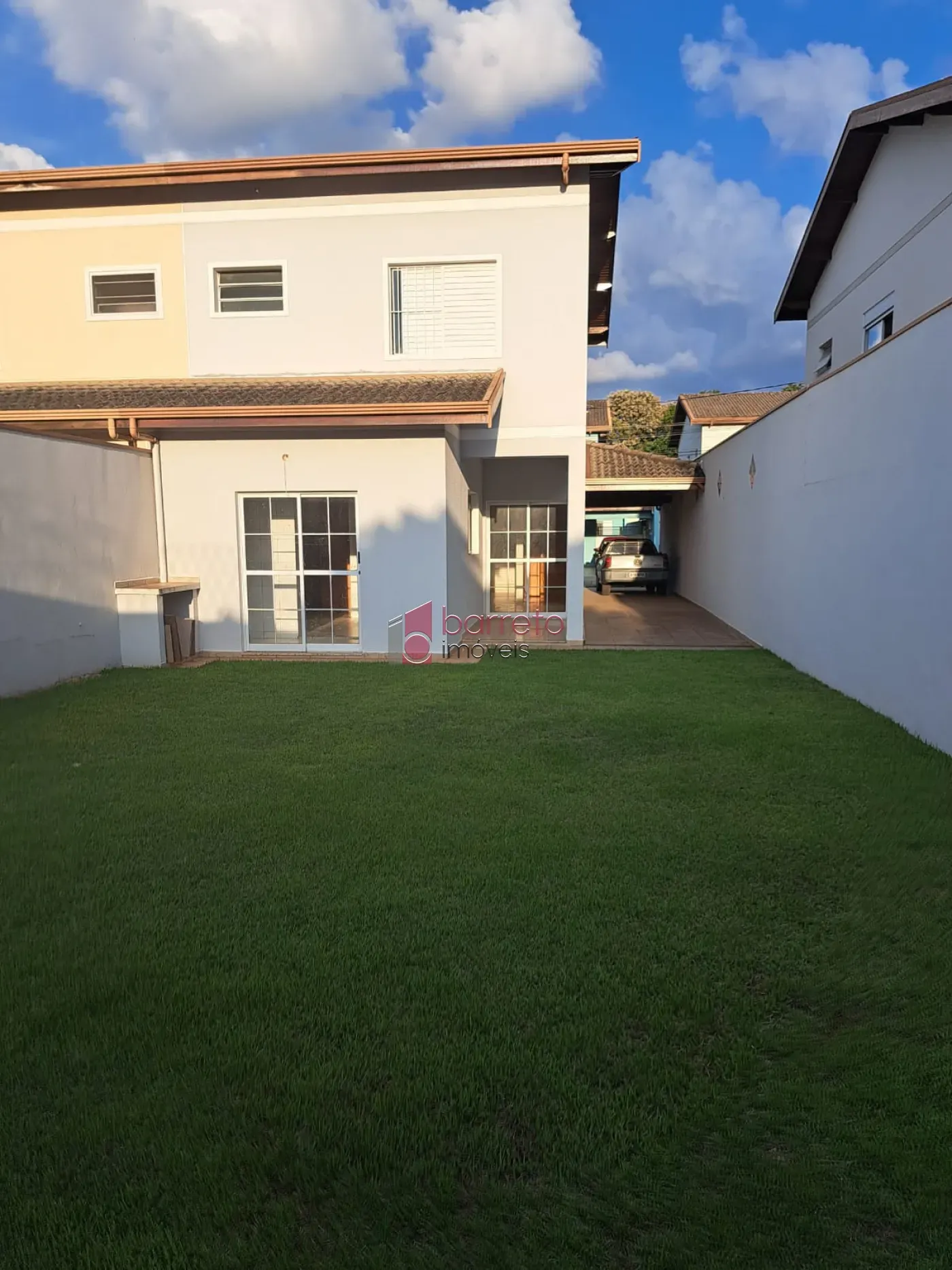 SOBRADO COM 03 DORMITÓRIOS À VENDA NO RESIDENCIAL CASONI EM JUNDIAÍ/SP