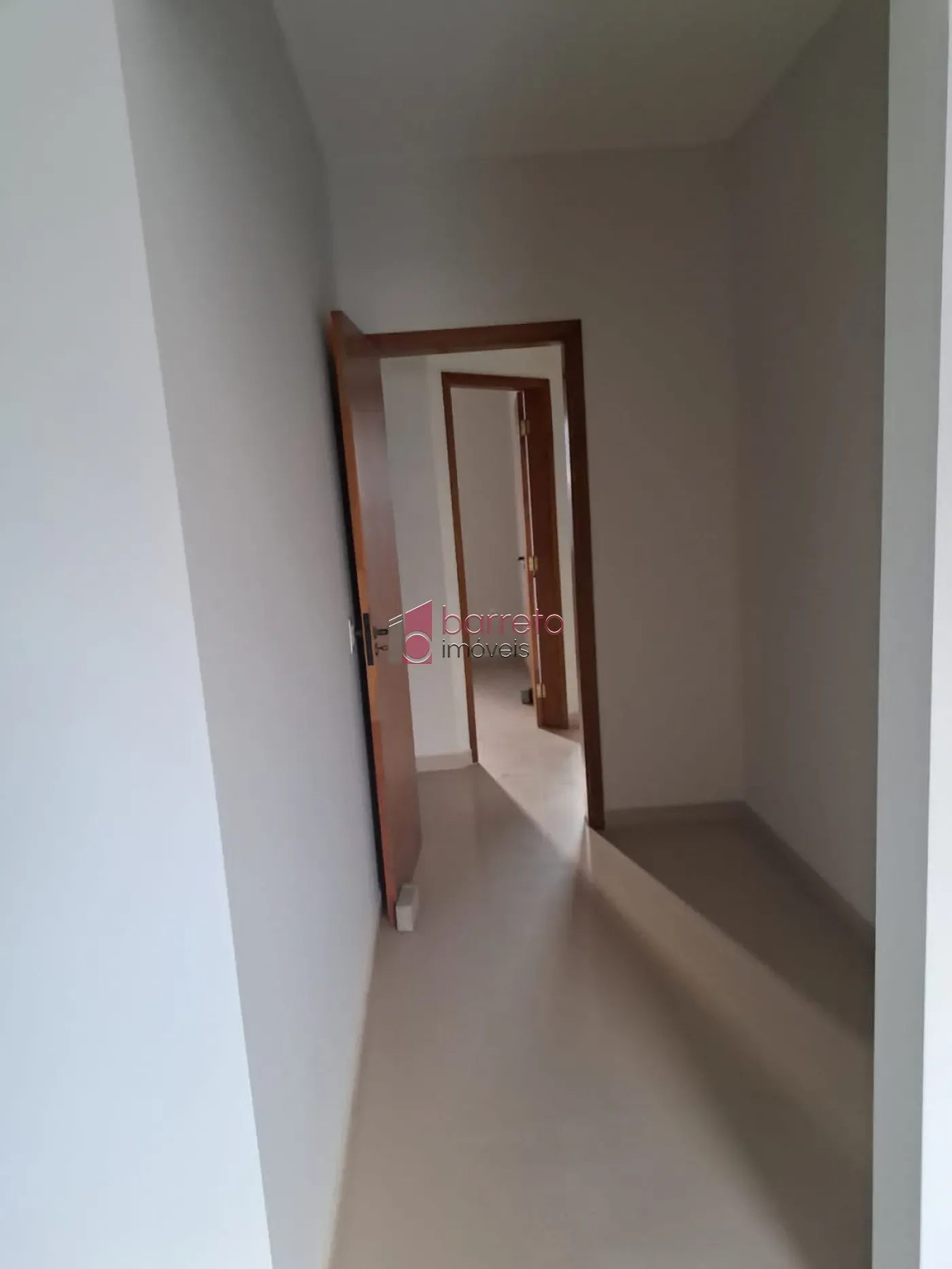 SOBRADO COM 03 DORMITÓRIOS À VENDA NO RESIDENCIAL CASONI EM JUNDIAÍ/SP
