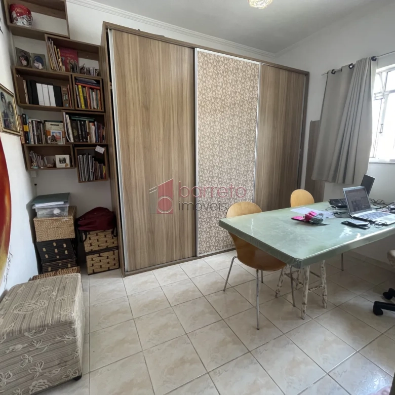 CASA COM EDÍCULA À VENDA NO BAIRRO CIDADE NOVA I EM JUNDIAÍ/SP