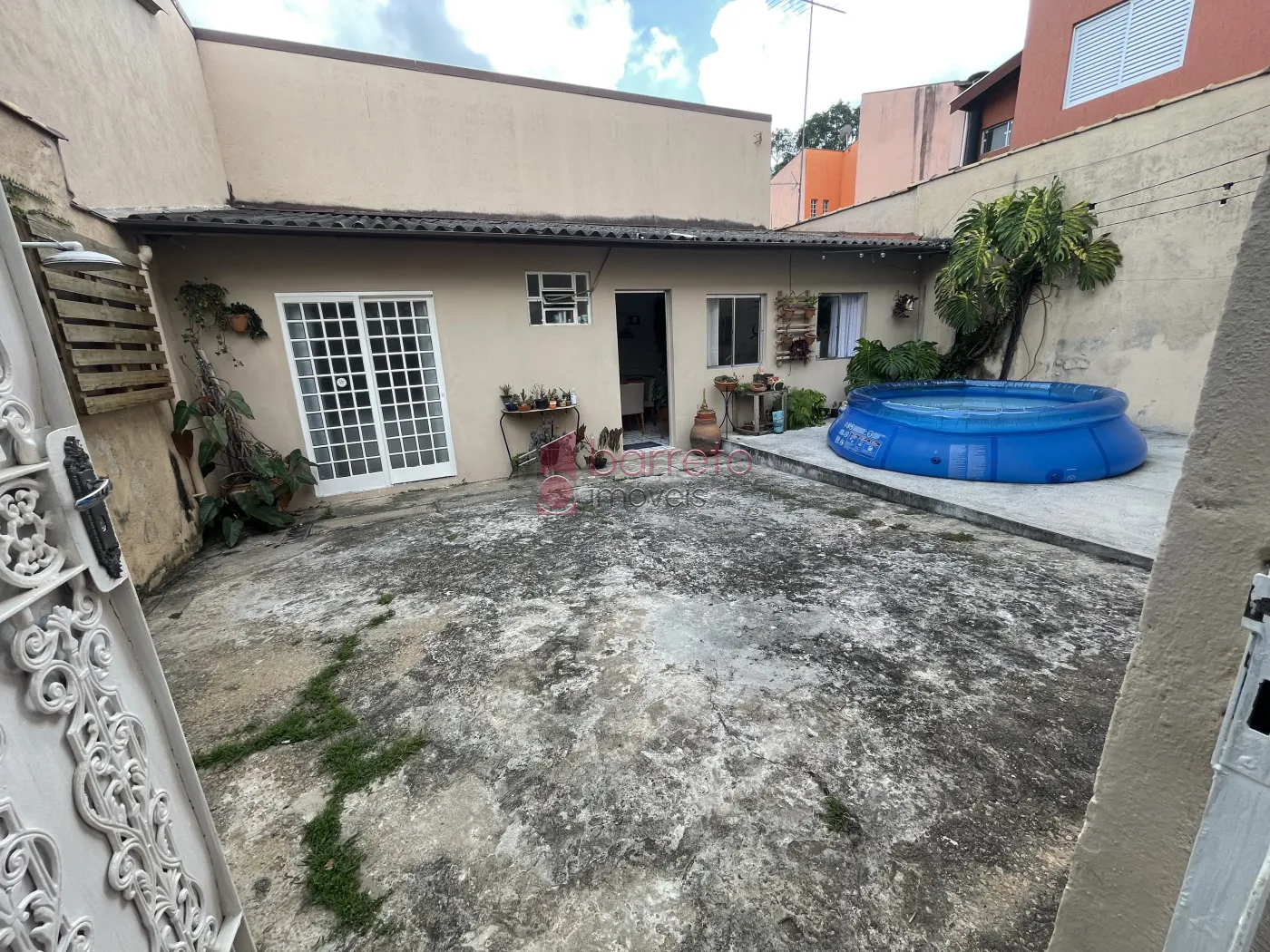 CASA COM EDÍCULA À VENDA NO BAIRRO CIDADE NOVA I EM JUNDIAÍ/SP